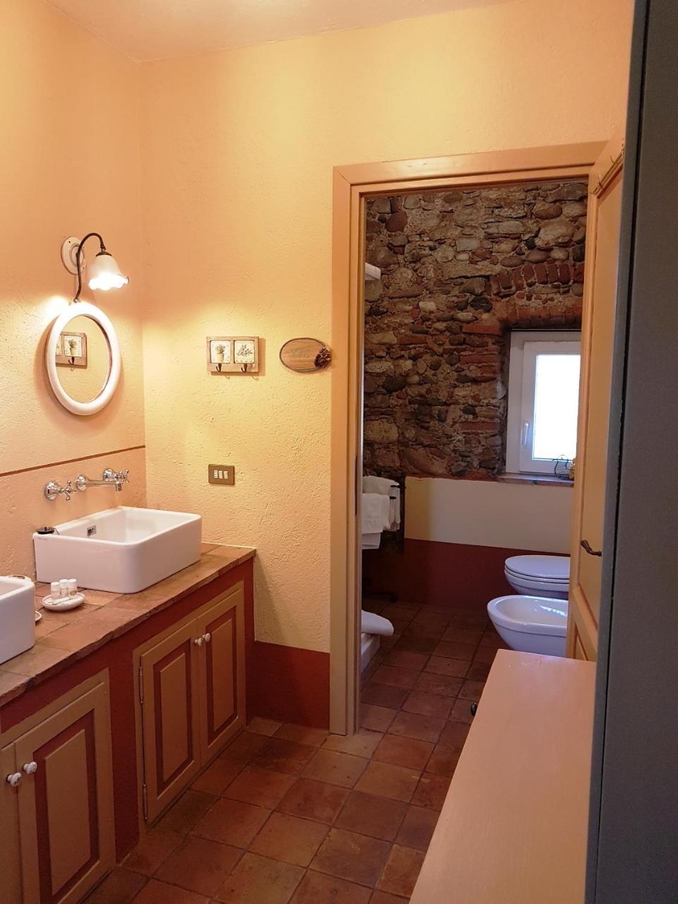 B&B La Cascina Di Monia E Mario Borgo Ticino Ngoại thất bức ảnh